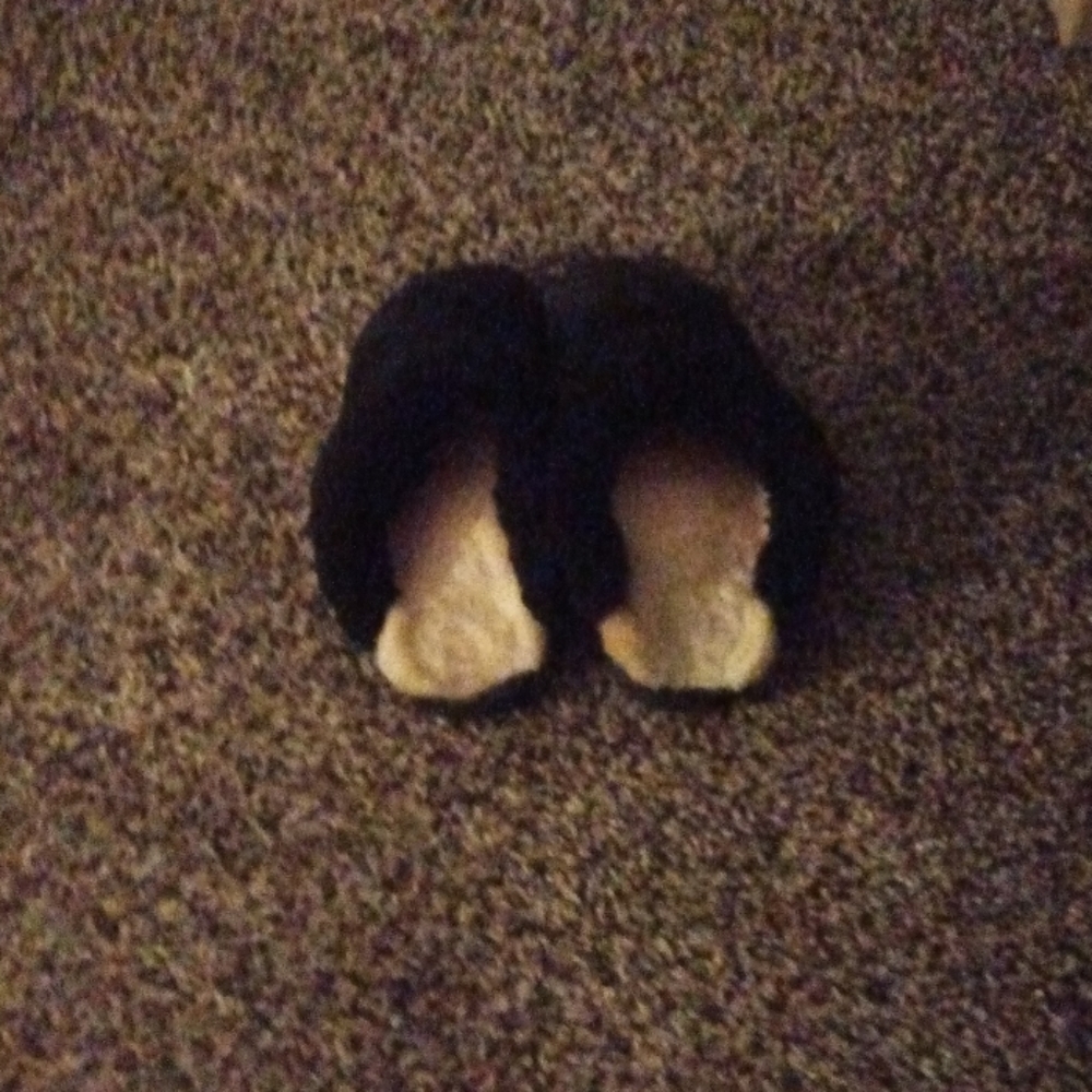 Slippers - Picture 2 of 4